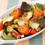 Ensalada de aguacate con salmón