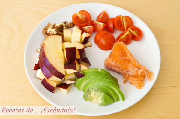 Ingredientes para la ensalada de aguacate y salmon