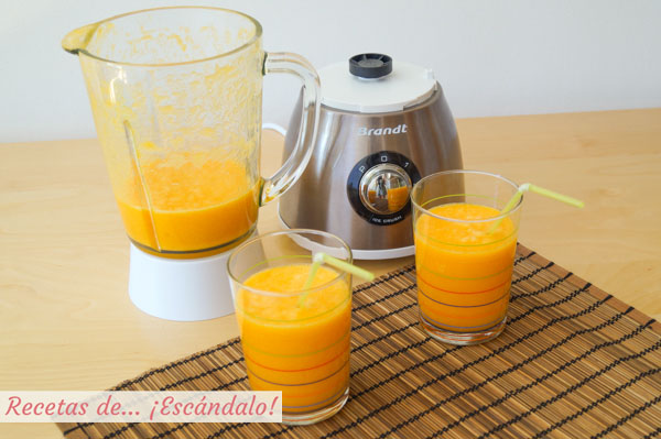 Receta de smoothie de zanahoria, naranja y jengibre, un batido de frutas saludable