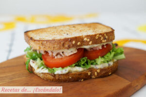 Sandwich vegetal con atún y mayonesa «a mi manera»