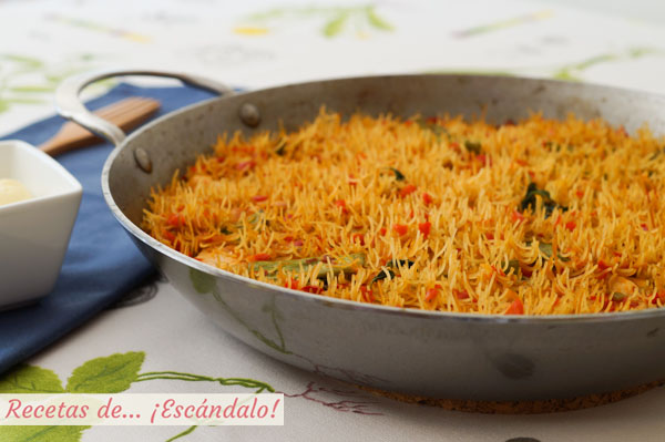 Como hacer fideua de pollo y verduras