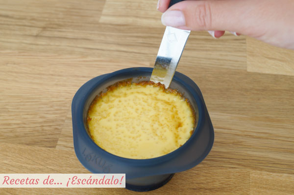 Desmoldando flan de huevo
