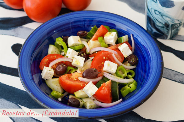 Receta de ensalada griega con queso feta, la original que comi en Santorini