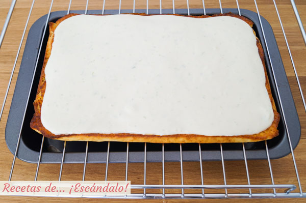 Bizcocho de limon con crema de queso mascarpone y lima