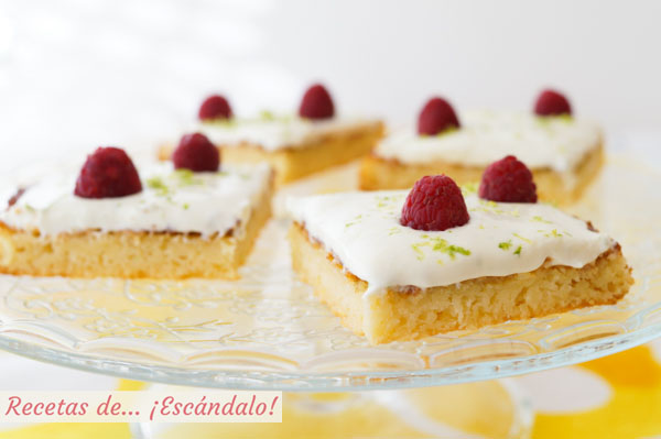 Receta dde bizcochitos de limon jugosos con crema de queso mascarpone y lima