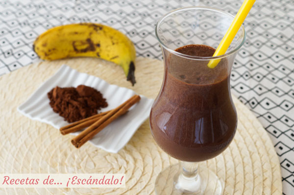Receta saludable de batido de platano y chocolate con canela