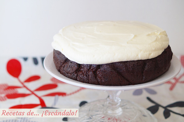 Como hacer tarta Guinness de cerveza negra y chocolate con cobertura de queso