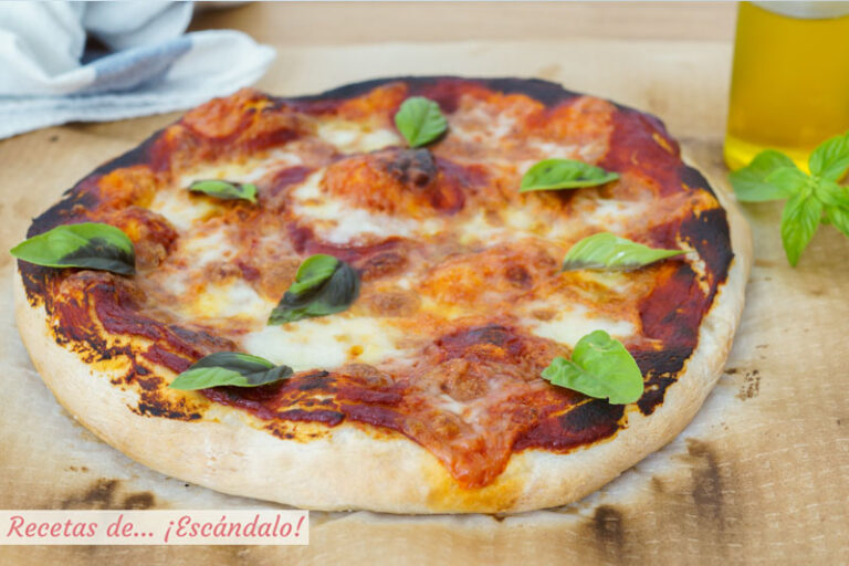 Receta de pizza margarita con masa de pizza casera