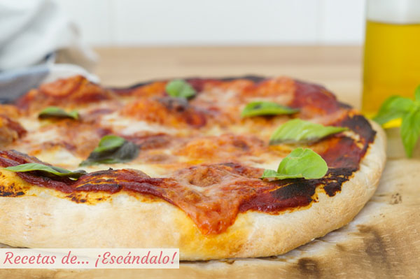 Receta de pizza margarita con masa de pizza casera
