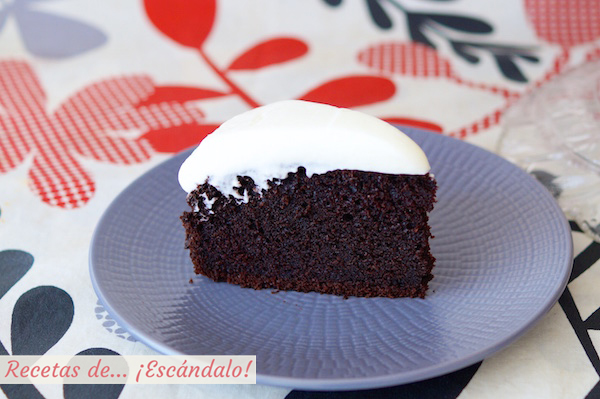 Receta de tarta Guinness de cerveza negra y chocolate con cobertura de queso