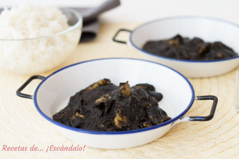 Chipirones en su tinta con salsa y arroz blanco