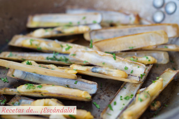 Receta de navajas a la plancha con ajo, perejil y limon