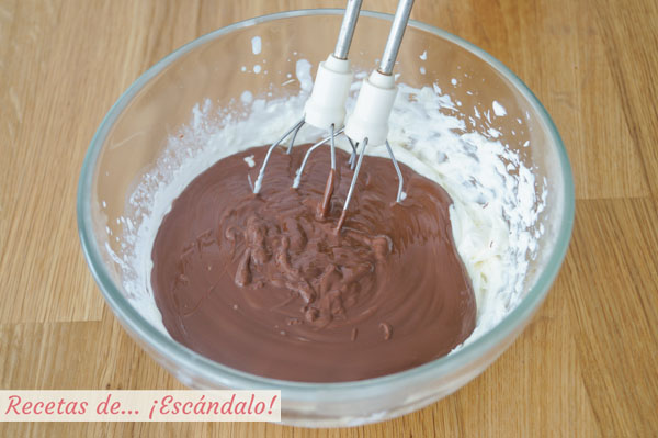 Chocolate, nata y queso crema