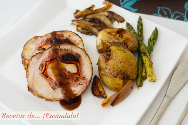 Receta de lomo de cerdo relleno al horno con patatas, cebollitas, setas y esparragos