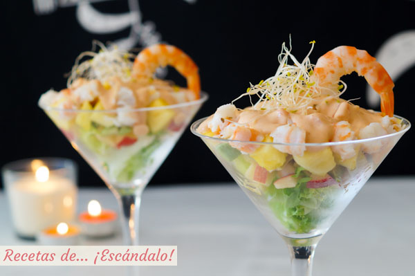 Receta facil para Navidad de coctel de marisco tropical con pina y salsa rosa casera