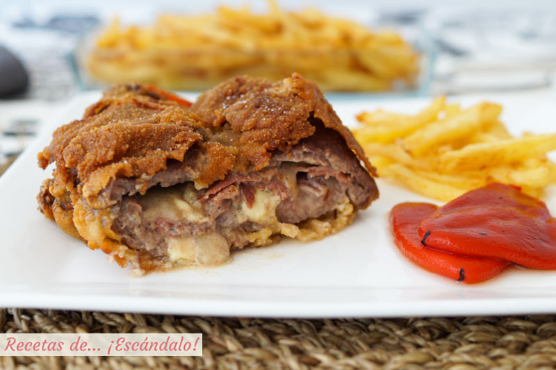 Cachopo asturiano de ternera con patatas fritas y pimientos del piquillo