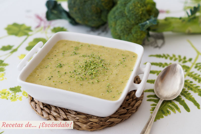 Crema de brocoli con ajos tiernos y patata. Receta saludable