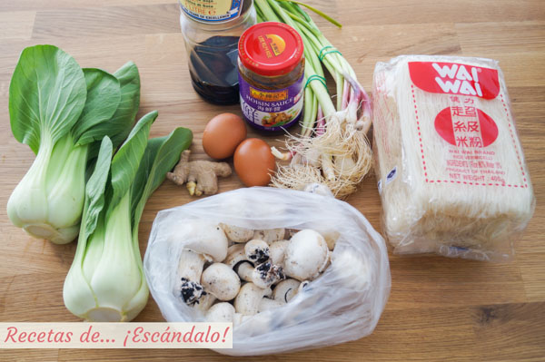 Ingredientes fideos de arroz con verduras