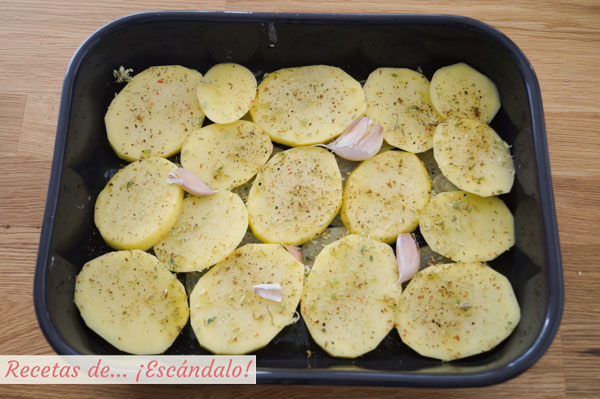 Patatas y cebolla al horno