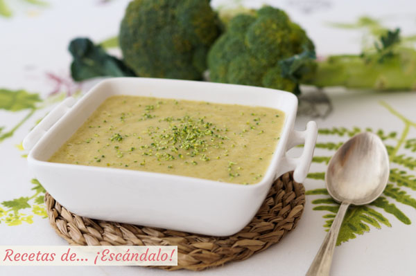 Receta de crema de brocoli con ajos tiernos y patata. Receta saludable