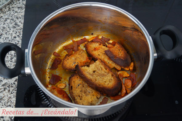 Ajo, pan, pimento y jamon serrano