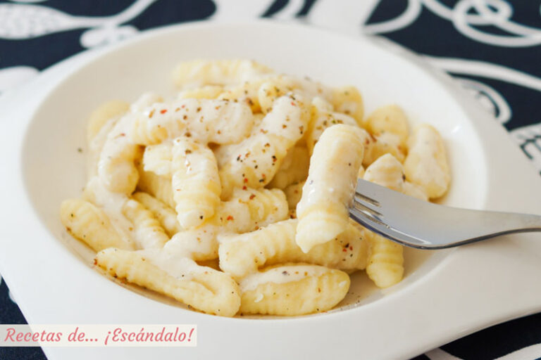 La mejor receta de ñoquis de patata o gnocchi caseros, muy tiernos y jugosos