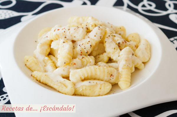 Receta de noquis de patata o gnocchi caseros, muy tiernos y jugosos