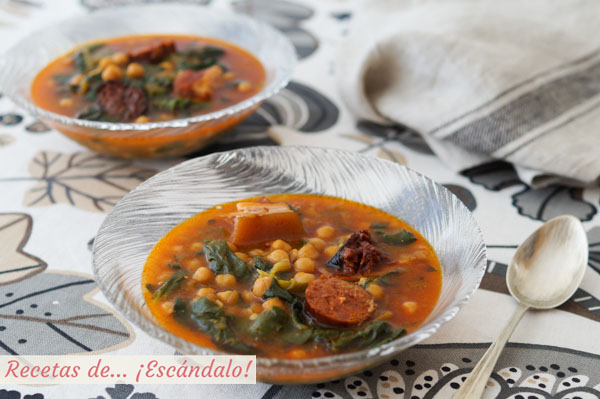 Receta de potaje de garbanzos con espinacas y chorizo