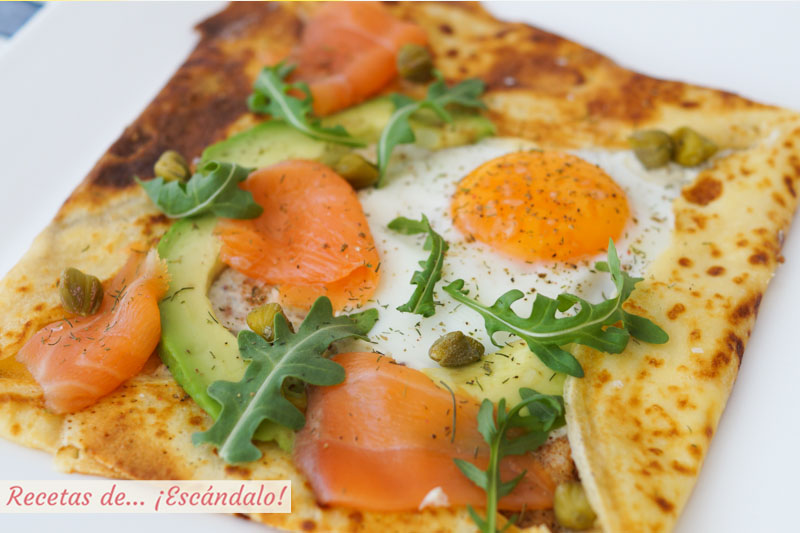 Crepes salados con salmon, queso y rucula