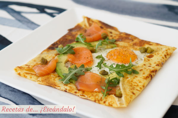 Receta de crepes salados con salmon, queso y rucula