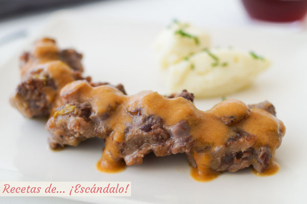 Receta de rabo de toro a la cordobesa. Guiso de carne tradicional