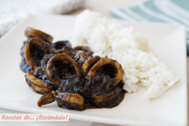 Calamares en su tinta con arroz blanco. Receta paso a paso