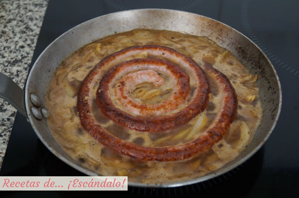 Longanizas o salchichas al vino