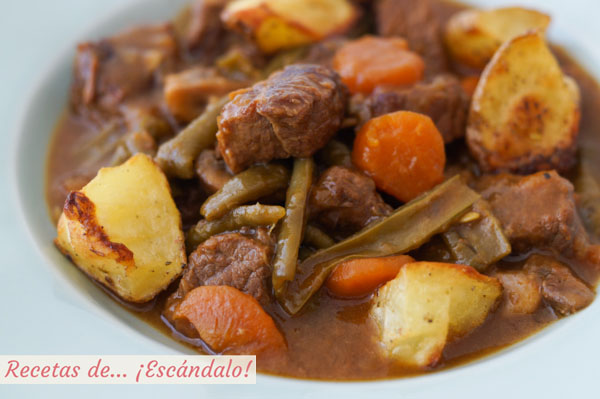Receta de carne guisada en salsa con patatas y verduras