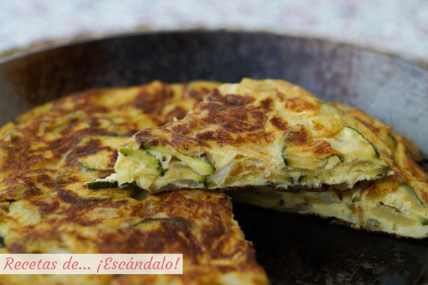 Receta facil y muy rica de tortilla de calabacin y cebolla