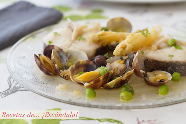 Receta tradicional de merluza a la vasca o merluza en salsa verde