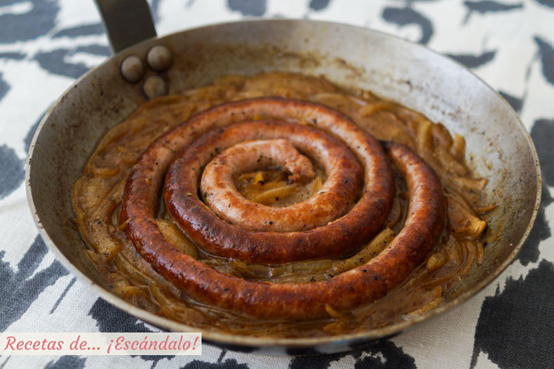 Salchichas o longanizas al vino. Receta de cocina facil y muy rica