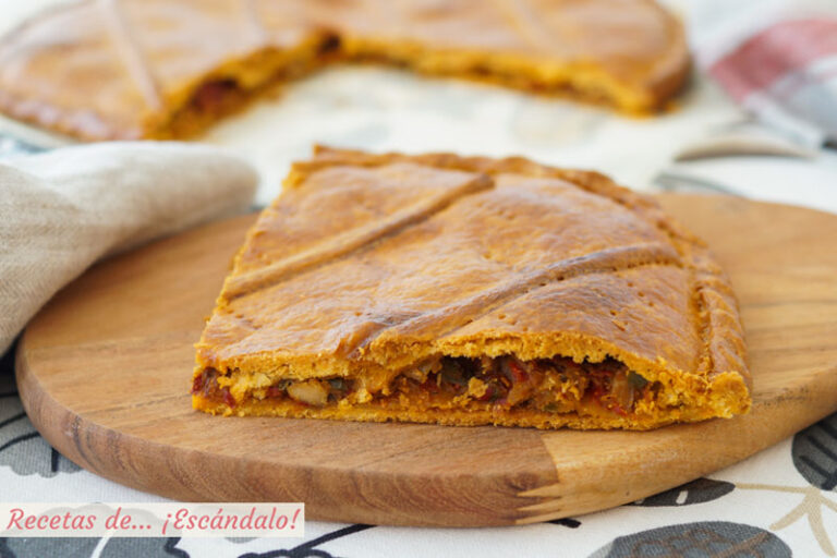 Empanada gallega de bonito y pimientos con masa de empanada casera