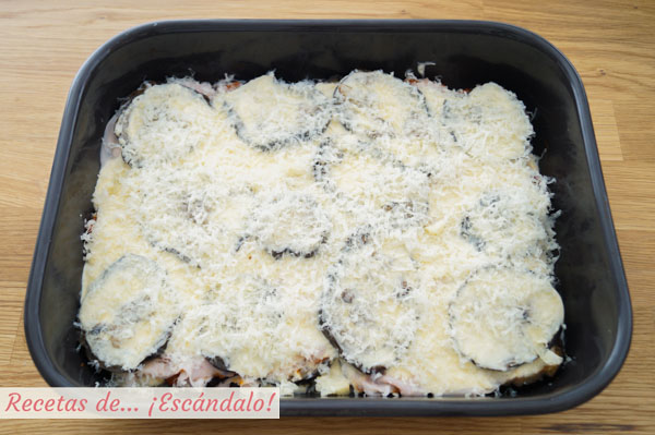 Pastel de berenjenas con queso gratinado al horno