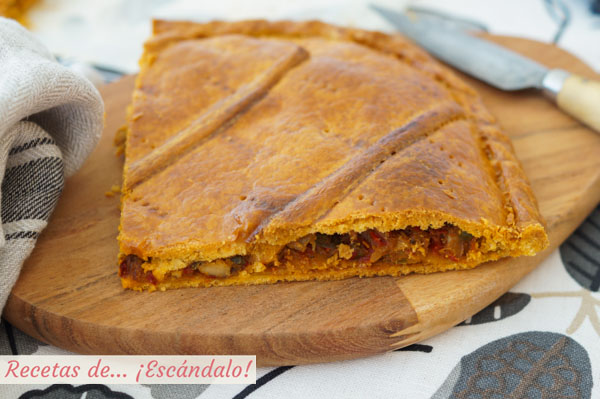 Receta de empanada gallega de bonito y pimientos con masa de empanada casera