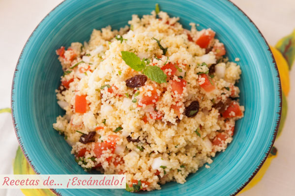 Receta de tabule o Tabbouleh, la ensalada libanesa con cuscus, tomate y hierbabuena