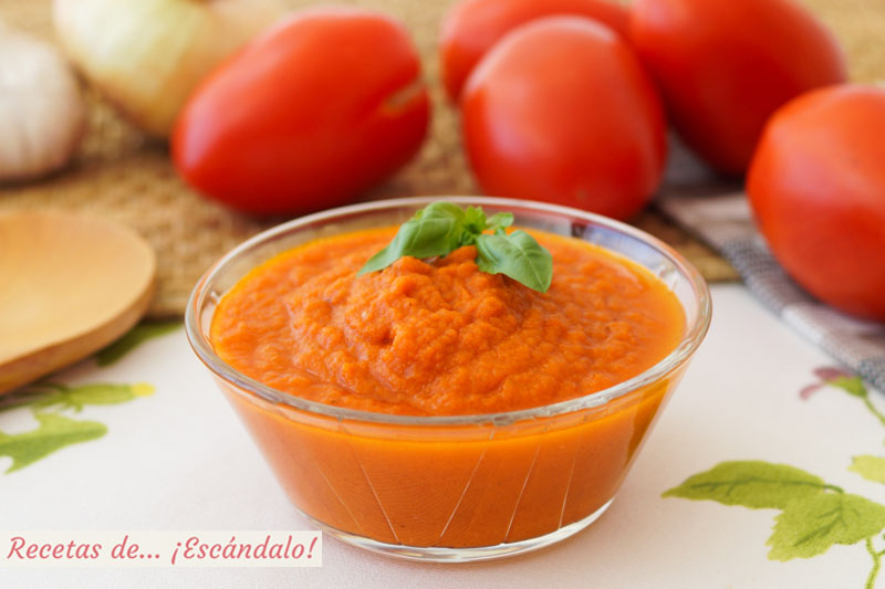 Salsa de tomate casera o salsa pomodoro sin pieles ni pepitas