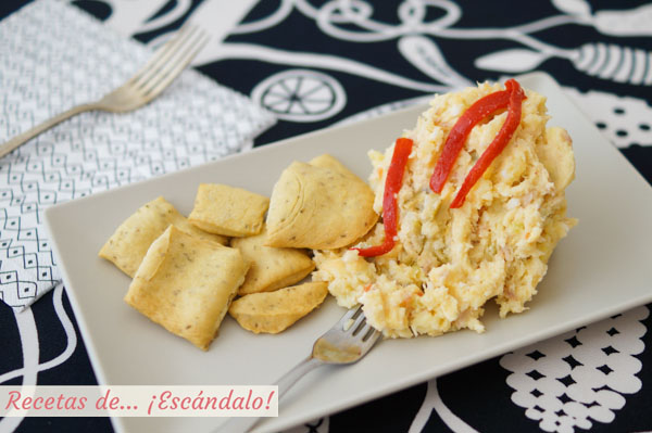 Prepara una ensaladilla rusa tradicional. Receta e ingredientes