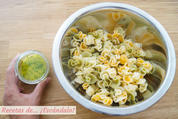 Ensalada de pasta con alino de hierbabuena y lima