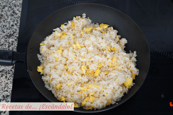 Arroz tres delicias con tortilla