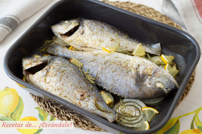 Receta de dorada al horno con cebolla, un pescado delicioso