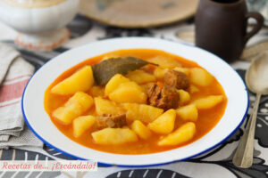 Patatas a la riojana con chorizo. Receta de guiso tradicional