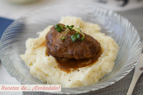 Receta de carrilleras de cerdo en salsa con pure de patatas cremoso