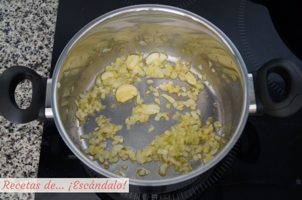 Sofrito de cebolla y ajo