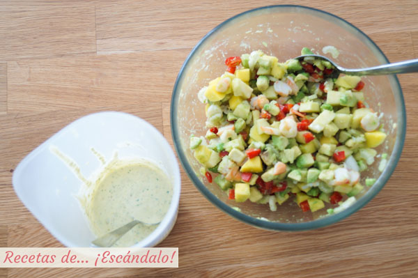 Ensaladilla de frutas y salsa tartara